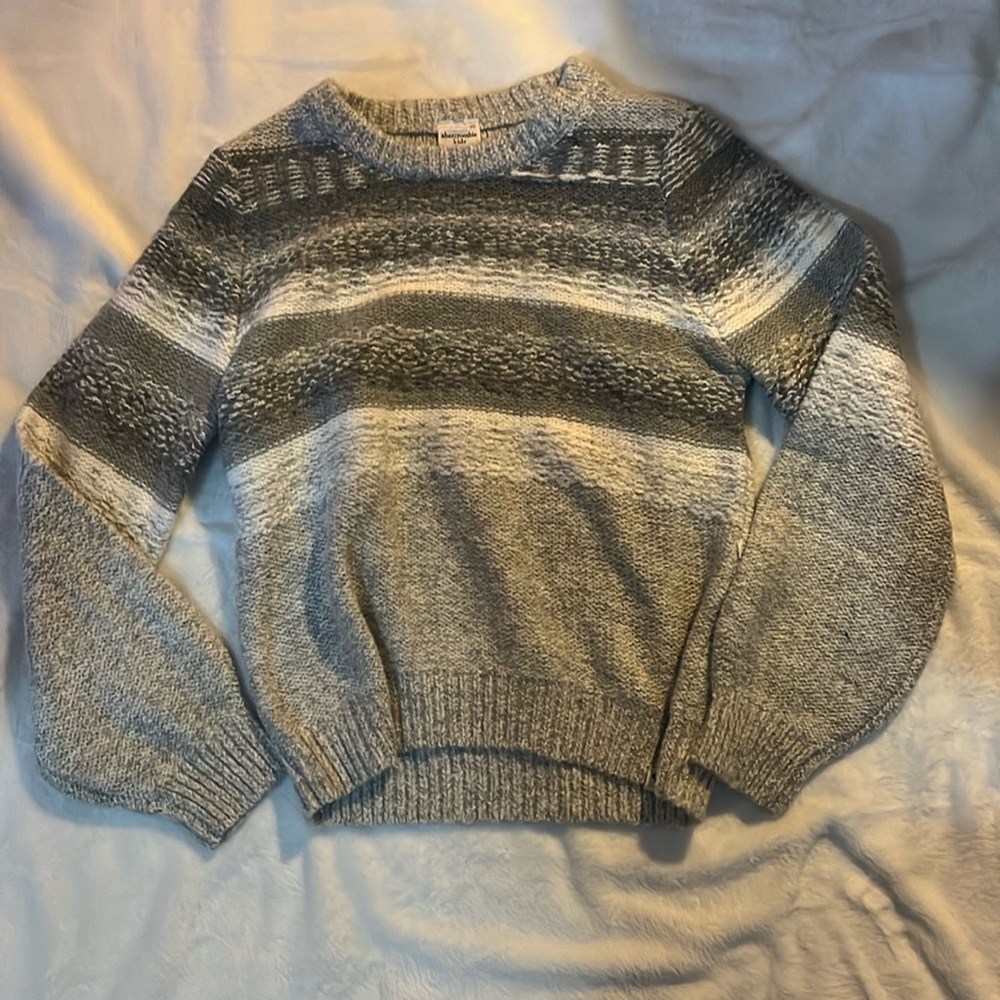 Abercrombie kids grey sweater (size 13/14)